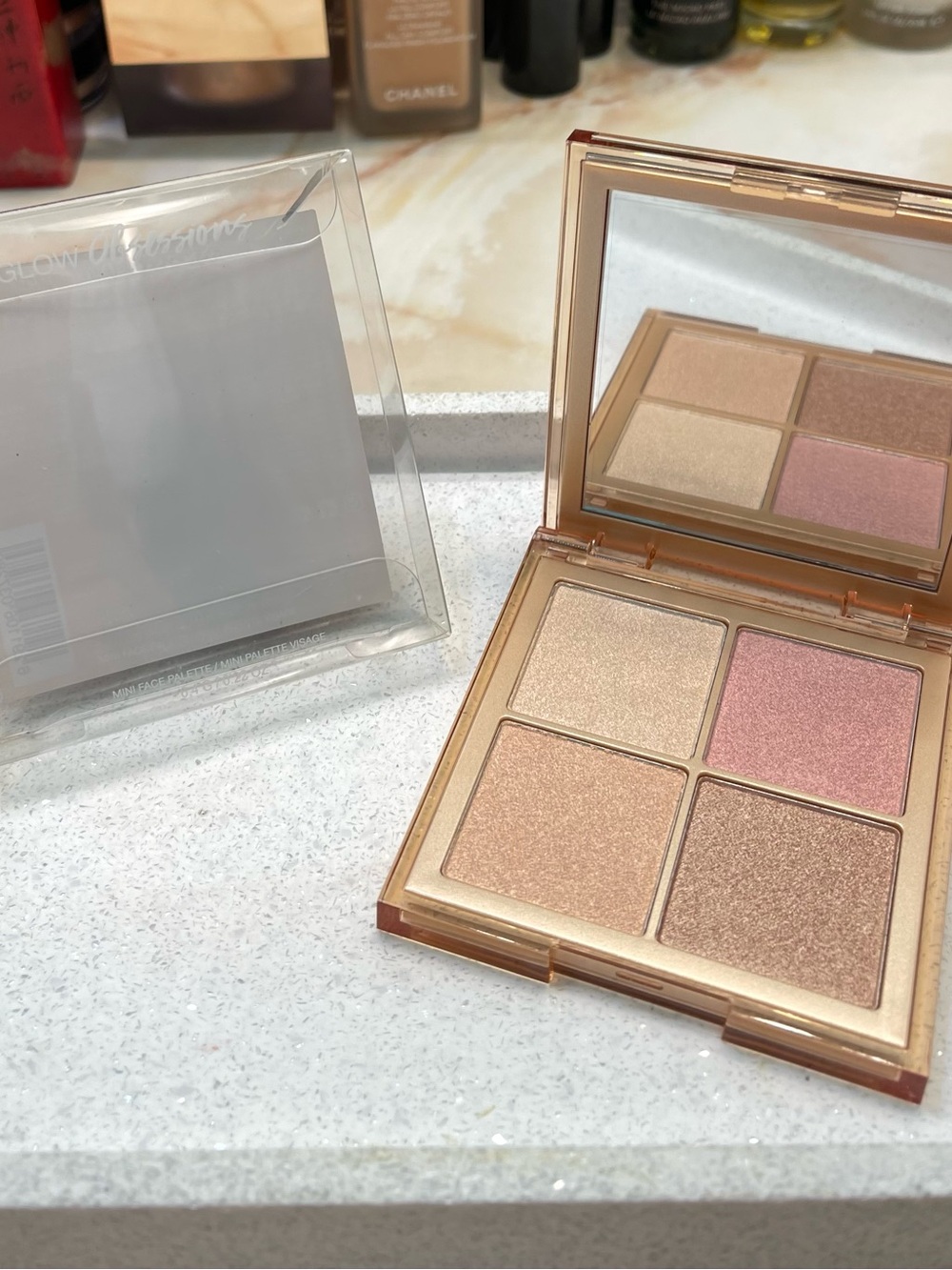 Huda Beauty ~ ‘LIGHT GLOW’ ~ Glow Obsessions Eyeshadow Palette ~ Full Size 6.4 g